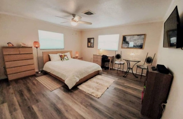Large and spacious 1 bedroom with backyard