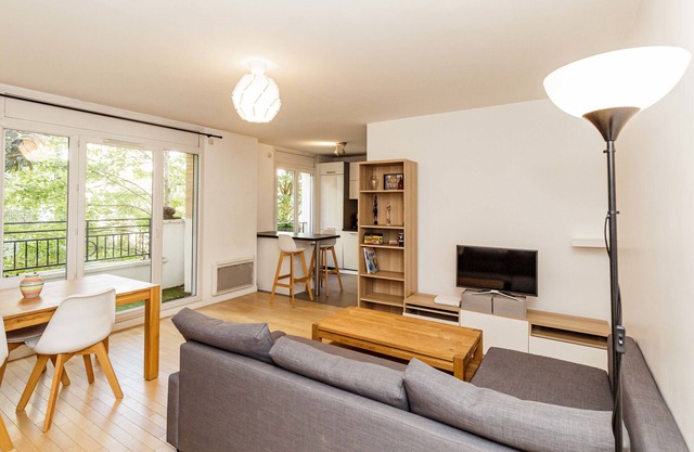 Large apartment near Bois de Vincennes