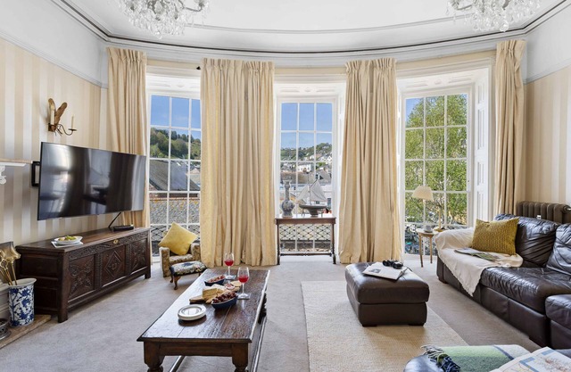 Large Apartment, Town Centre