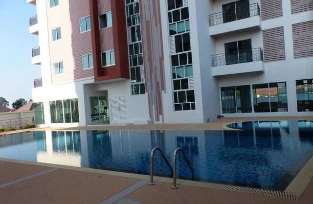 Grand appartement avec vue mer à 100 m de la plage dans un village de pêcheurs