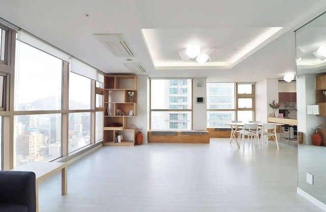 Large Apt, Awesome View, Seoul STN