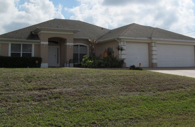Grande et belle maison 4 ch avec piscine chauffée et terrasse blindée près de Fort Myers