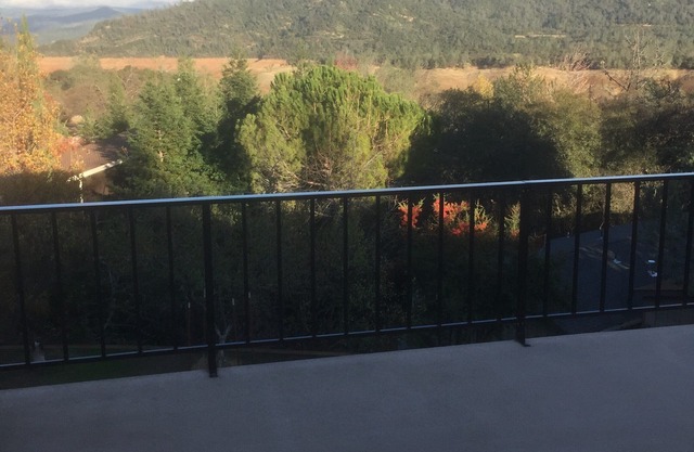 Grande chambre dans une maison au beau lac d'Oroville