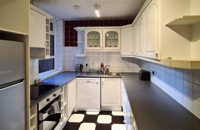 Large Bright Apt with Balcony, South Dublin City