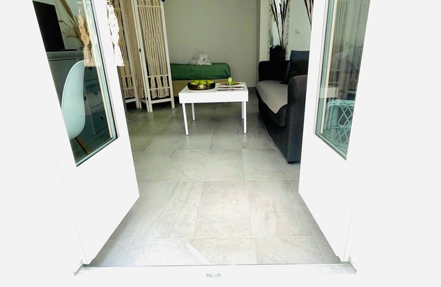 Grand studio lumineux avec terrasse dans le coeur de Nice