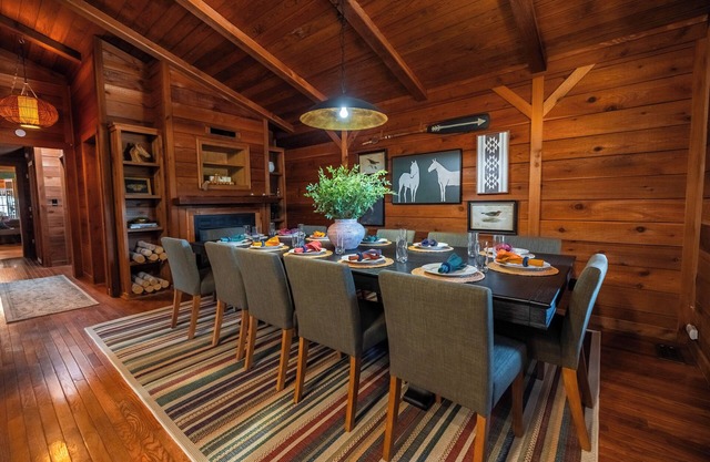 Game room, hot tub, sauna, fire pit, LARGE CABIN!