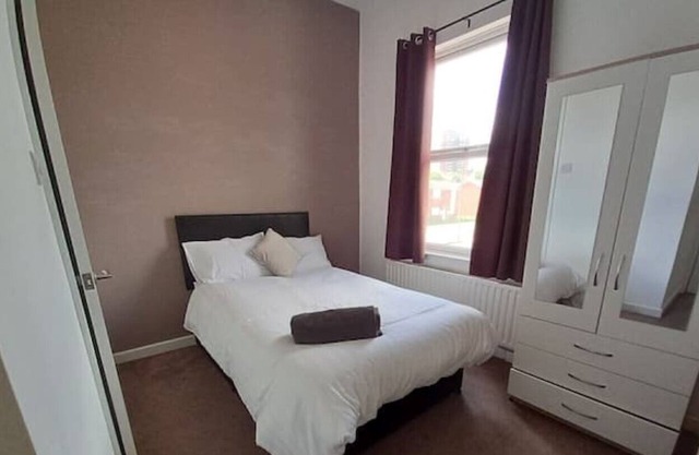 Large Central 3 BR House