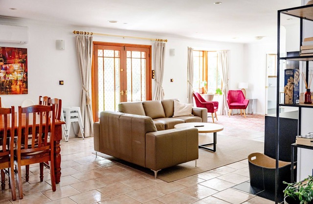 Large & central! Indoor pool. Pets welcome. Orange NSW