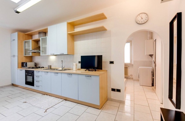 Grand appartement d'une chambre dans le centre avec Wi-Fi et machine à laver
