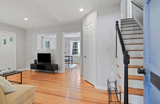Large & Centrally Located Home Walking Distance to St. Mary's Hospital
