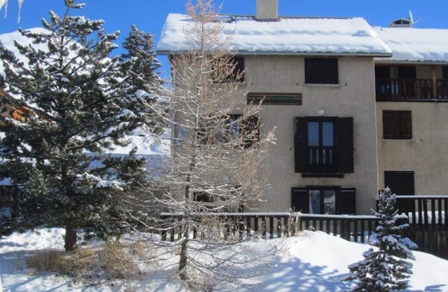 GRAND Chalet avec jardin à Molines-en-Queyras, 19 couchages, entièrement équipé.