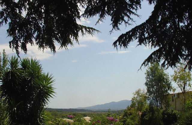 Grande"Maison de charme ",vue imprennable, grand jardin, bassin, très calme .