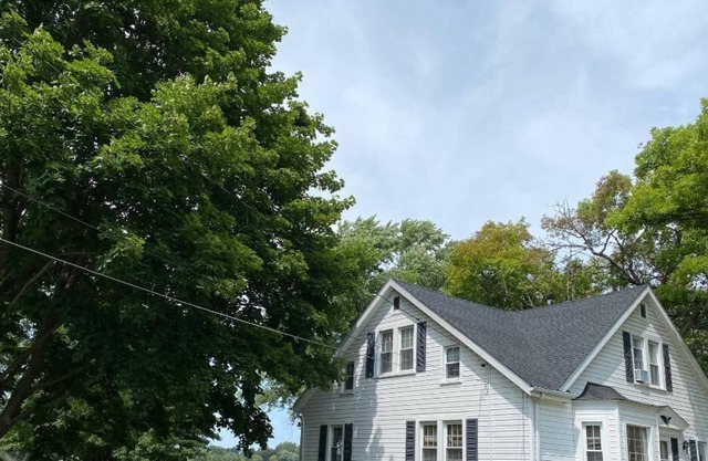 Grand eau charme Home Front sur Powers Lake, Ascenseur bateau inclus, accès facile