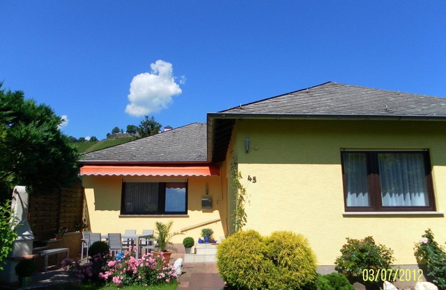 grande maison confortable pour 2 à 6 personnes, directement sur la Moselle, avec WiFi