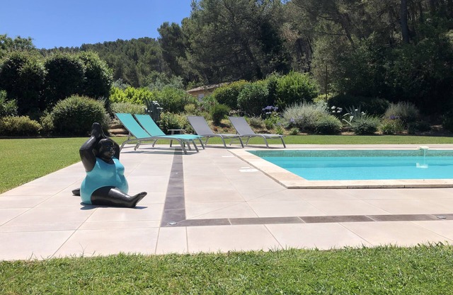 Grande villa contemporaine avec piscine, entre Aix-En-Provence et Marseille
