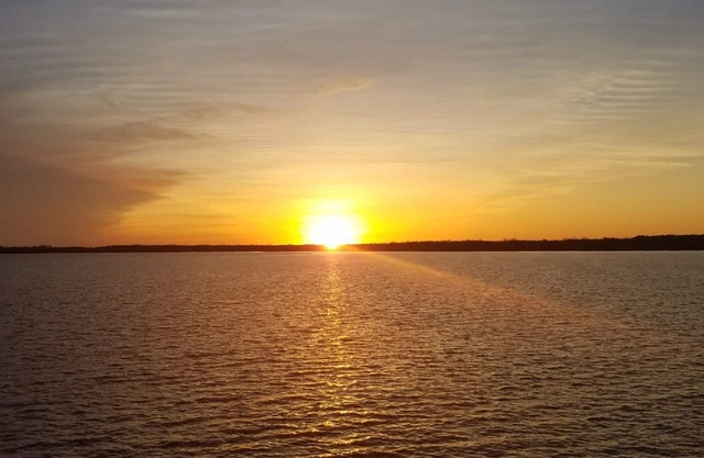 SPÉCIAL AUTOMNE / Couchers de soleil magnifiques / Chaleur / Plage privée avec foyer