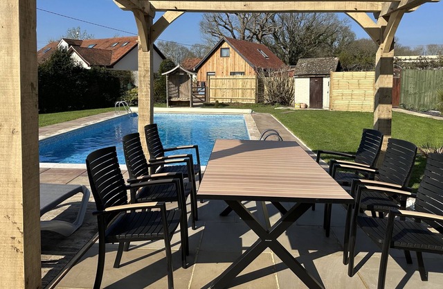 Ivy’s Sussex, maison de vacances pour 8 personnes, semi-rurale, piscine et animaux acceptés