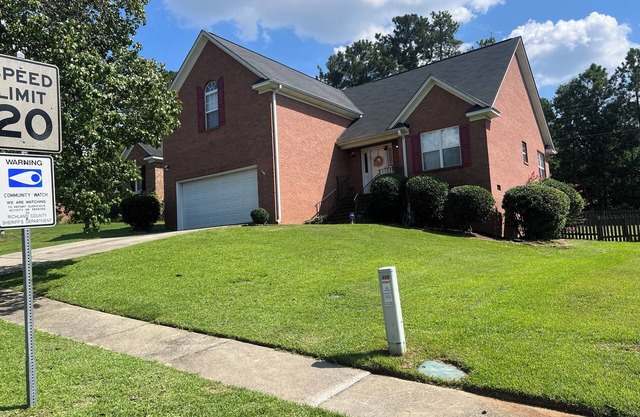 Large cozy 3-bedroom house in awesome Columbia with AC, WiFi