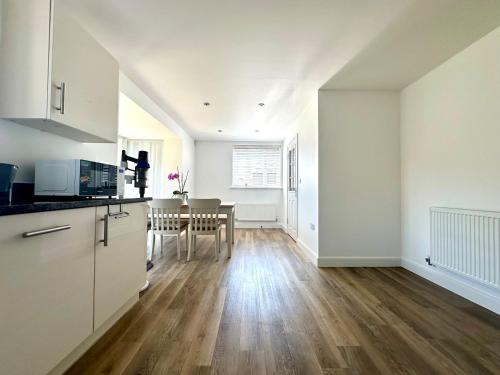 Large Detached 5 bedroom House in Bicester