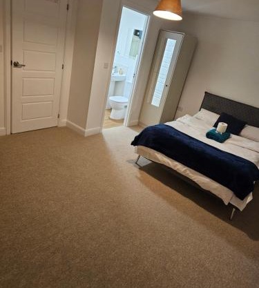 Large Doubleroom Dartford Central-Close to all amenities