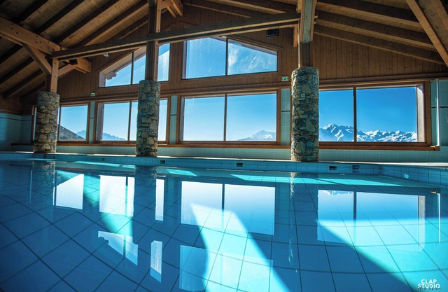 LARGE DUPLEX 115 m2 IN CHALET STANDING MGM WITH HEATED POOL 4 *