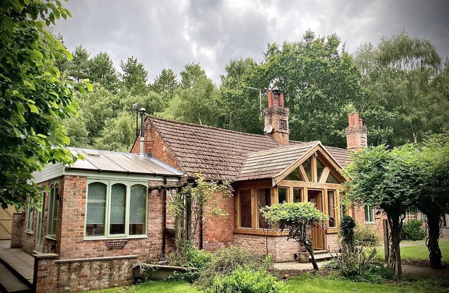 Large family cottage nestled in Sherwood Forest