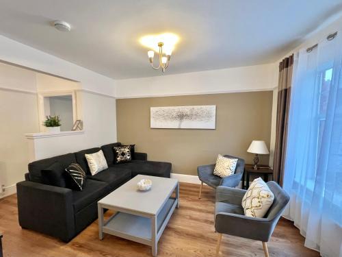 Large Family-Friendly 2BD Glastonbury Retreat, Sleeps 5
