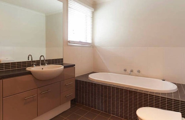 Large Family Home in Cranebrook