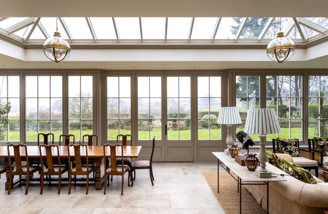 Grande maison familiale dans un cadre magnifique avec une vue magnifique. Piscine, pool house avec ki