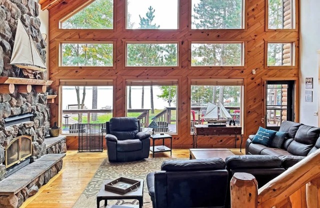 Large Family Home on Petenwell Lake, Necedah