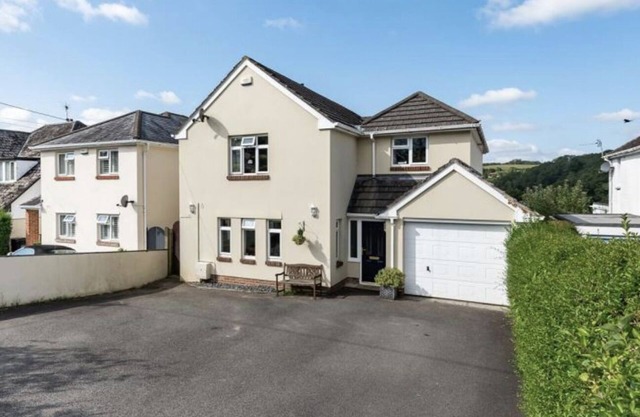 Large family home, stunning views and massive sunny terrace - close to beaches!!