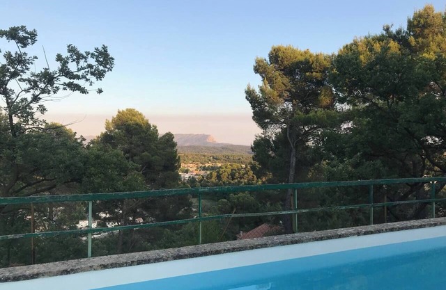 Large family home, view of Sainte Victoire