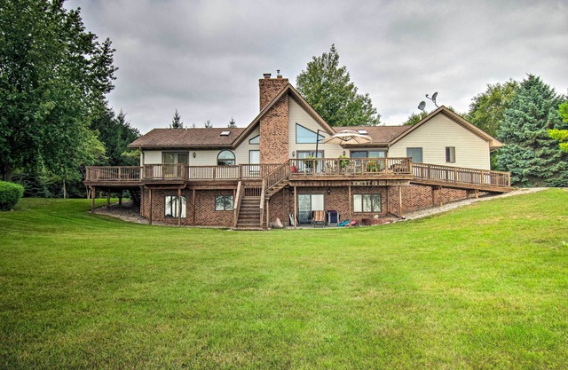 NOUVEAU! Grande maison familiale avec terrasse et cour sur le lac Huron