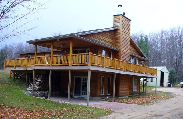 Motoneigistes! Grande maison familiale. Deux cheminées! 3ooo pieds carrés