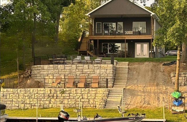 Large Family Lakehouse on Crooked Lake, Angola, IN-Beautiful Views Outdoor Oasis