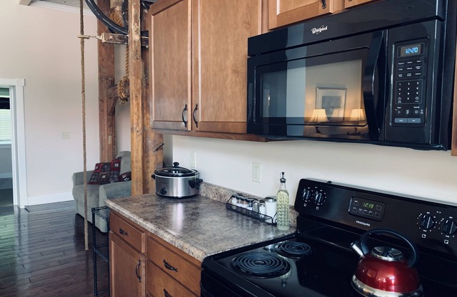 Large family lodging in a quaint town. Great for large groups or gatherings.