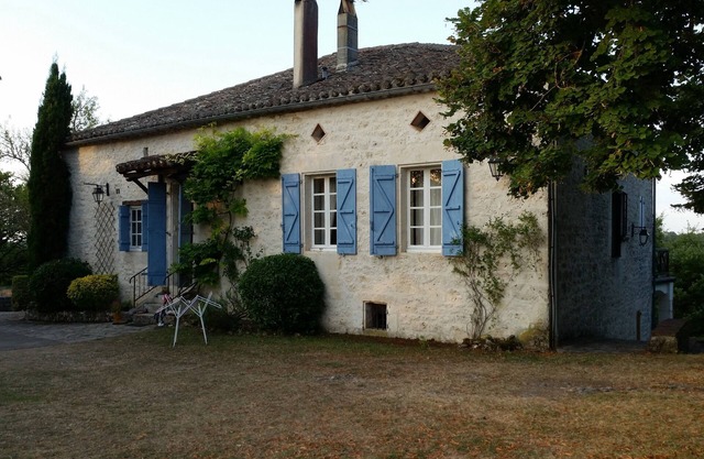 Grande Ferme au carré du Quercy 6ch(15p) Piscine Tennis Calme assuré.