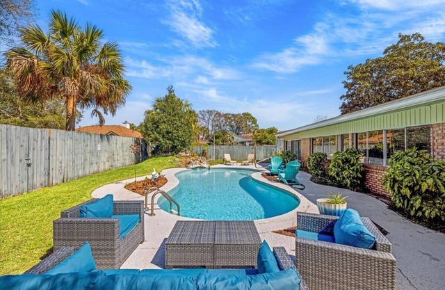 Large Florida Pool House near White Sand Beaches