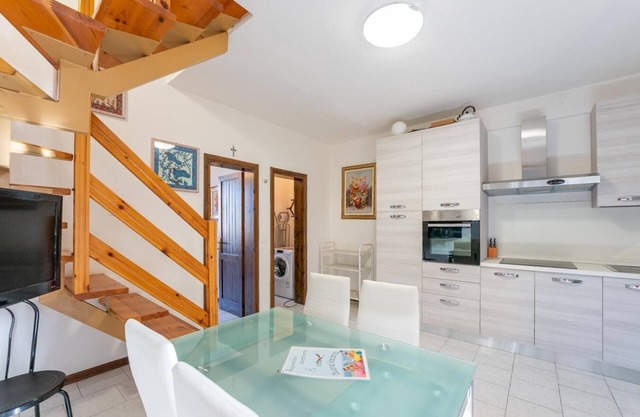 LARGE FOUR-ROOM APARTMENT FOR RENT ON TWO LEVELS - IN LIDO ESTENSI - WITH TERRACE