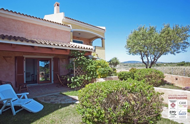 Grand appartement de quatre pièces, résidence avec piscine, à 350 mètres de la plage, vue sur la mer