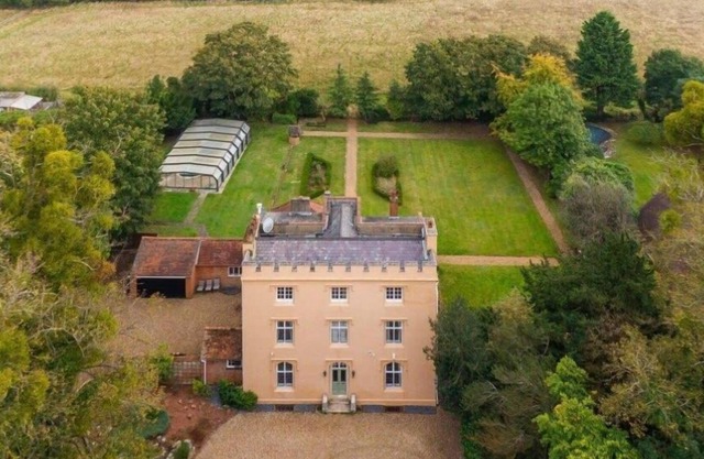 Large Georgian Manor, Heated Private Swimming Pool