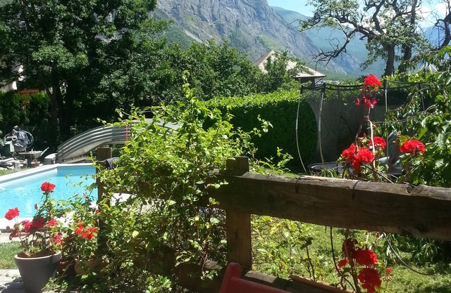 Grande maison avec piscine au cœur des Alpes