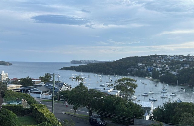 Large Harboursdide House with amazing views and very close to beaches and Manly.