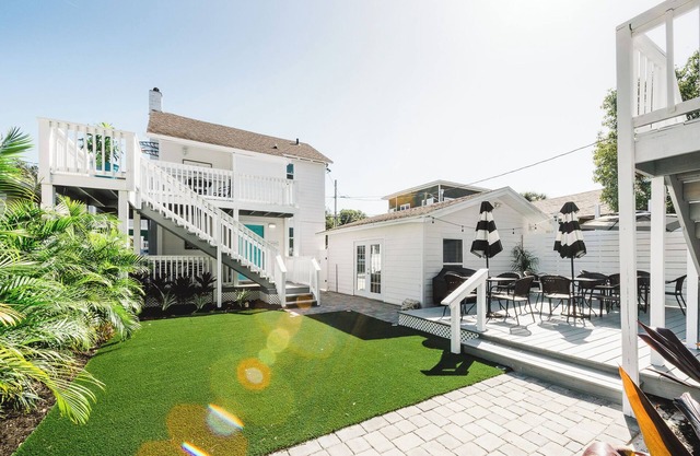 Grand bungalow historique près du centre-ville pour 14 personnes