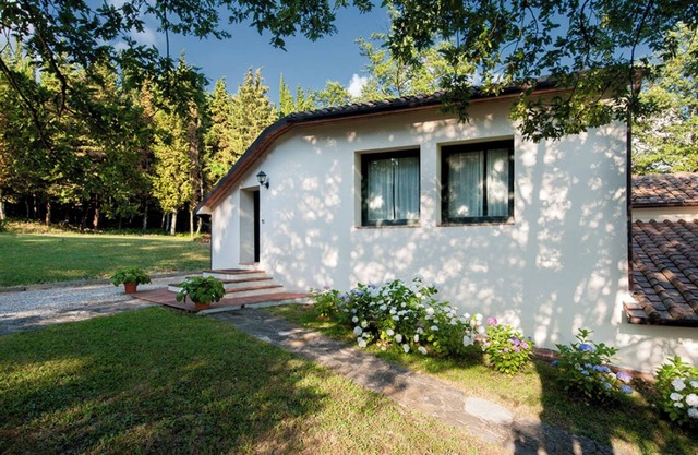 Grand appartement en Toscane, ancienne ferme, nature, avec piscine, 4 personnes