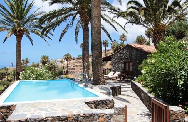 Grande maison de vacances avec piscine et dans un endroit isolé