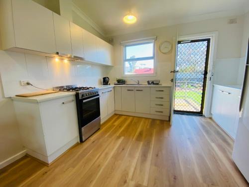 Large Home and Yard Gateway to Barossa, Davoren Park