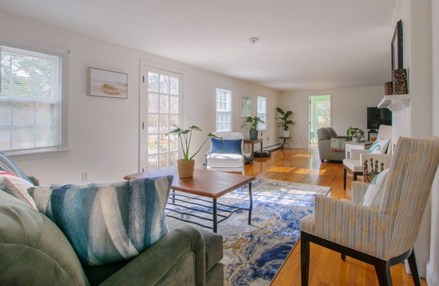 Large home located 1 mile away from Scusset Beach on the Canal