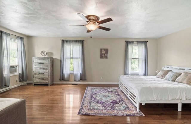 Large Home Sleeps 22! Dogs Ok!