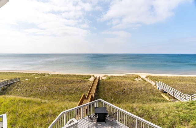 Large Home w/ Breathtaking Lake Michigan Views, Beach